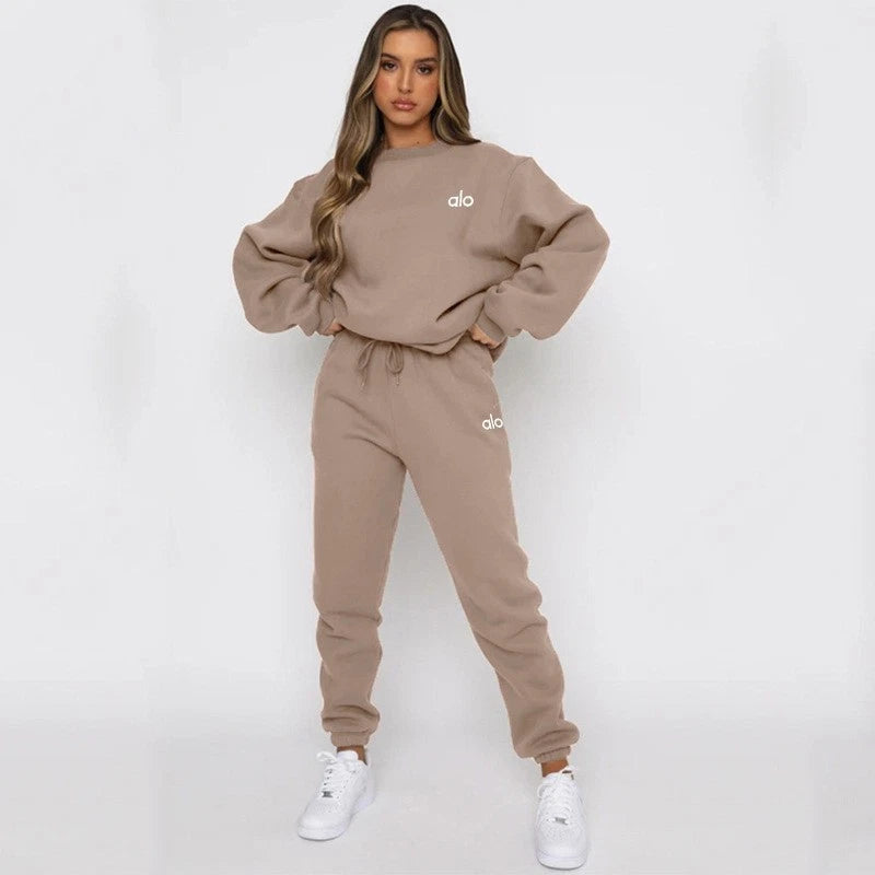 AIO Women’s Retro Minimalist Hoodie & Jogger Set – Cozy Fall Loungewear